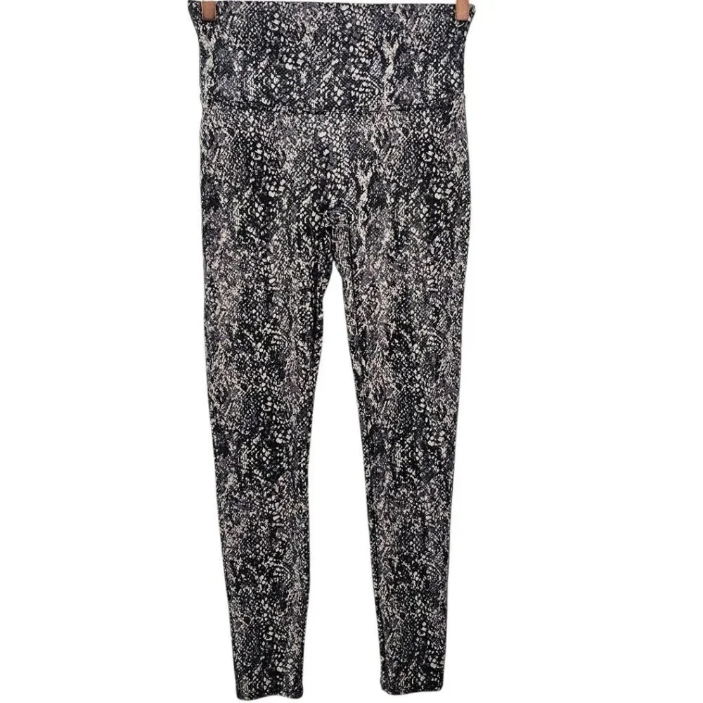 Spanx Womens L Faux Leather Snake Shine Leggings‎